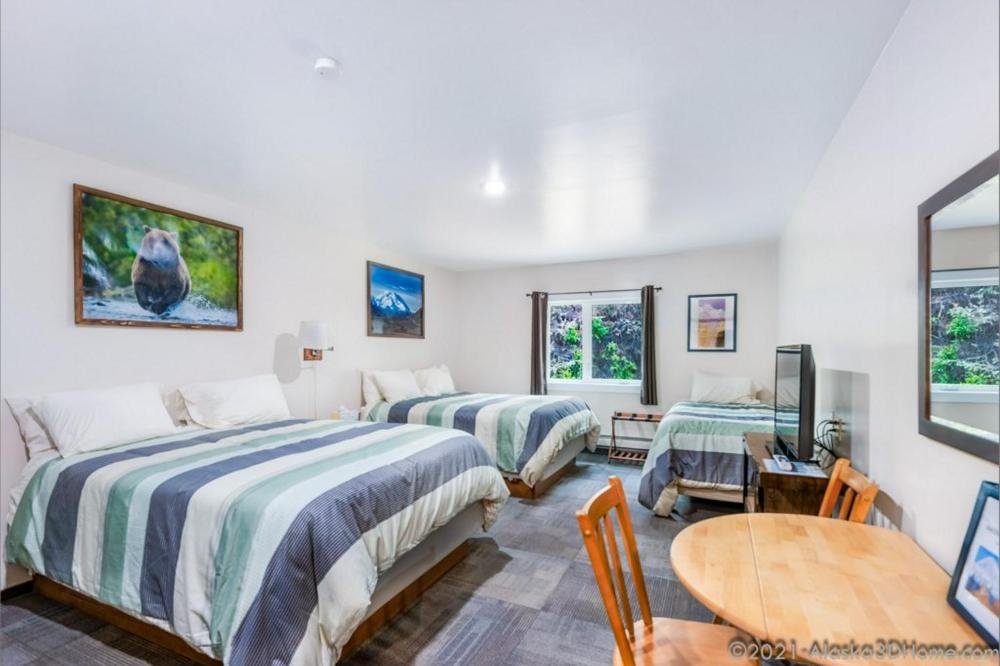 Deluxe Triple Room interior
